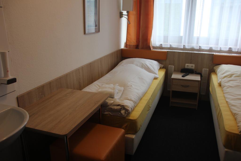 Airport-Hotel Zum Taubengrund Kelsterbach Dış mekan fotoğraf