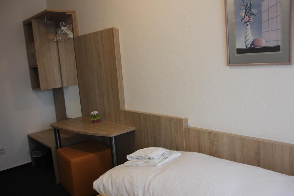 Airport-Hotel Zum Taubengrund Kelsterbach Dış mekan fotoğraf