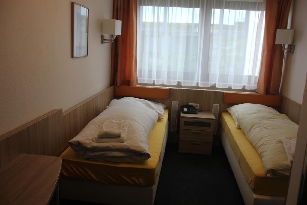 Airport-Hotel Zum Taubengrund Kelsterbach Dış mekan fotoğraf