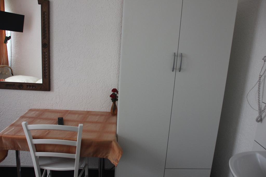Airport-Hotel Zum Taubengrund Kelsterbach Dış mekan fotoğraf