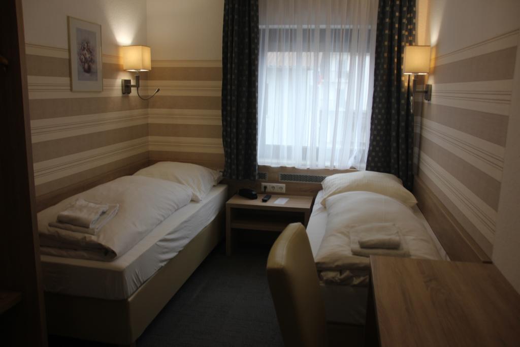 Airport-Hotel Zum Taubengrund Kelsterbach Dış mekan fotoğraf