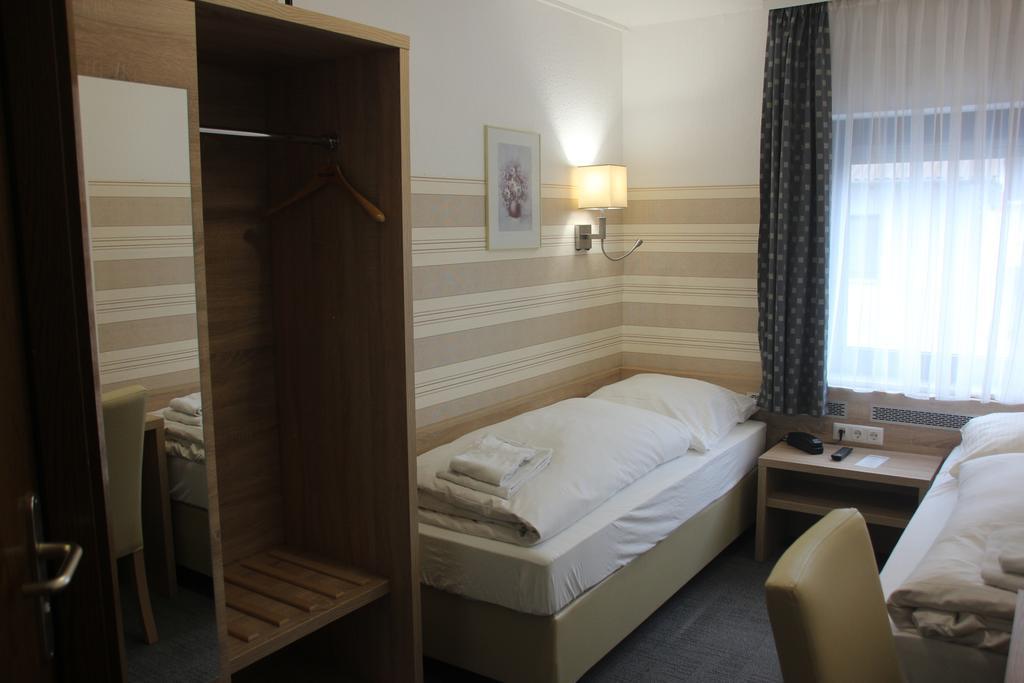 Airport-Hotel Zum Taubengrund Kelsterbach Dış mekan fotoğraf