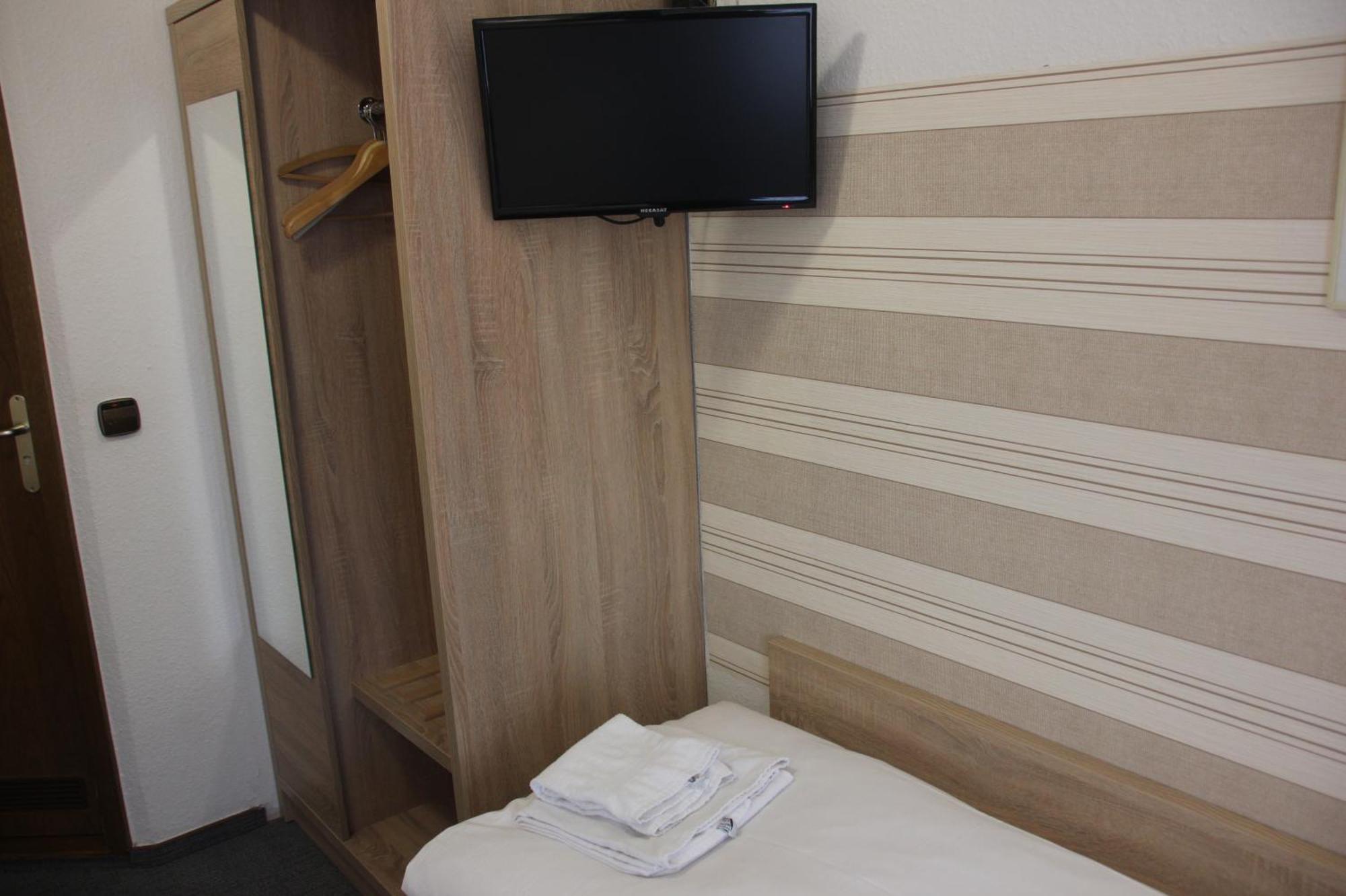 Airport-Hotel Zum Taubengrund Kelsterbach Dış mekan fotoğraf
