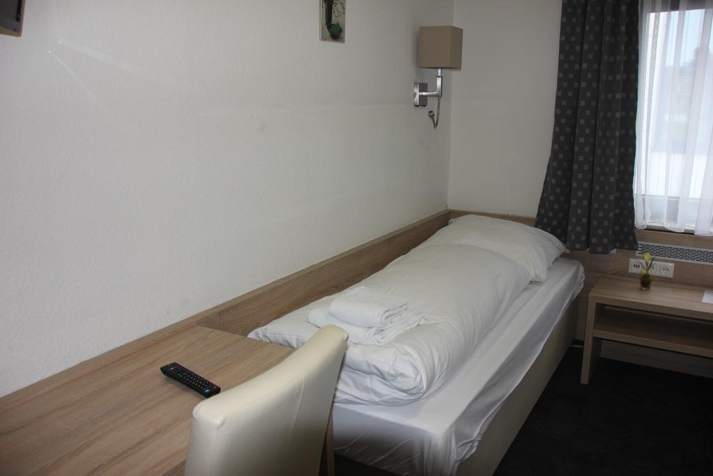 Airport-Hotel Zum Taubengrund Kelsterbach Dış mekan fotoğraf