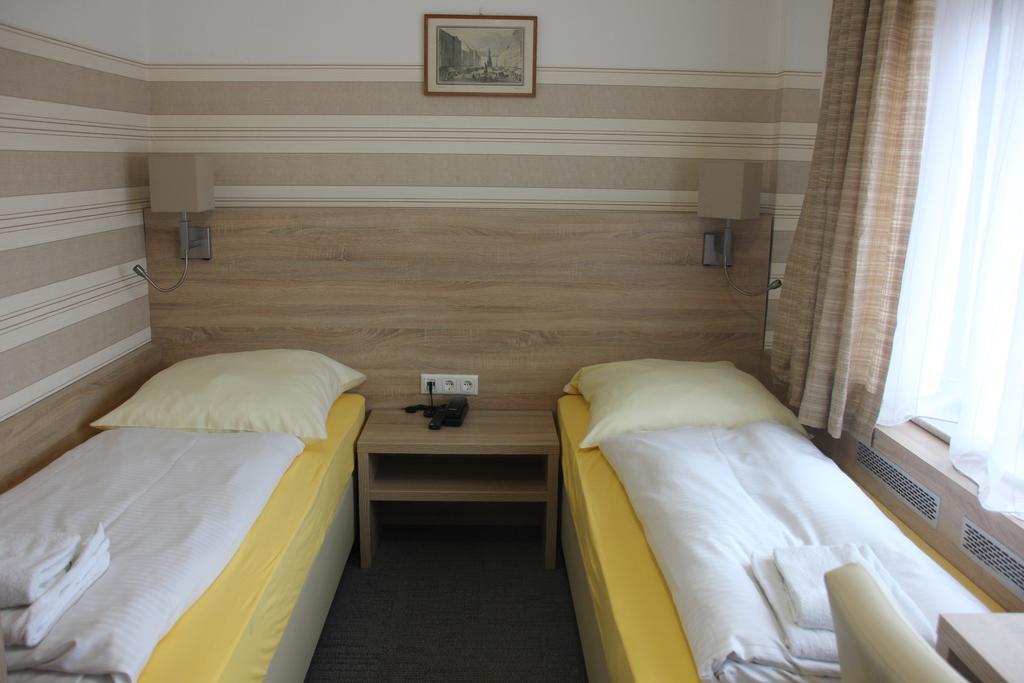 Airport-Hotel Zum Taubengrund Kelsterbach Dış mekan fotoğraf